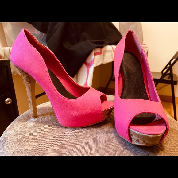 Heels - Picture 1 of 1